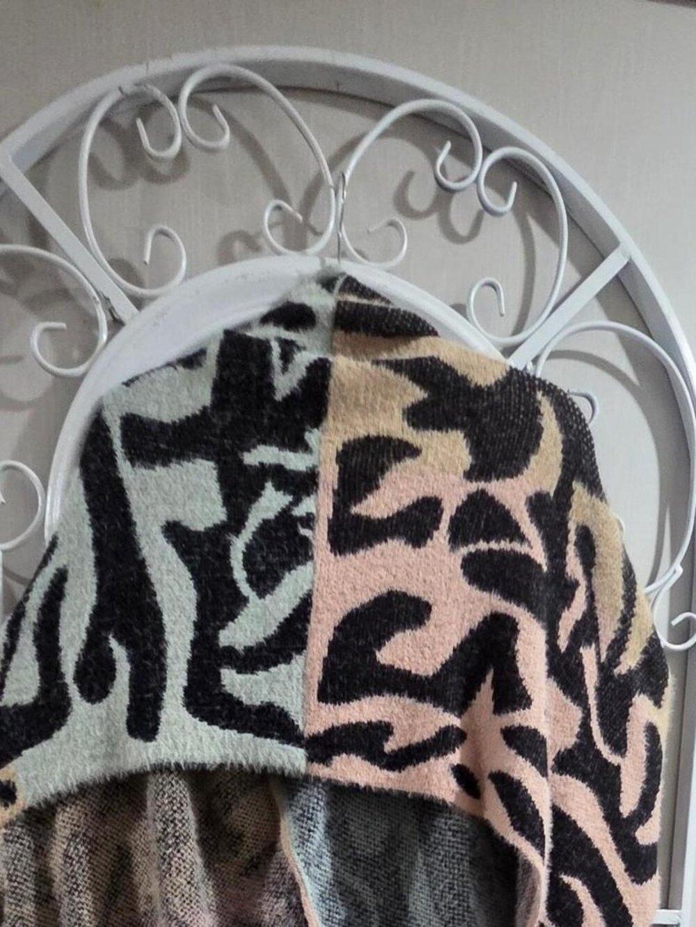 On Blue Leopard Print Top - Picture 3 of 3